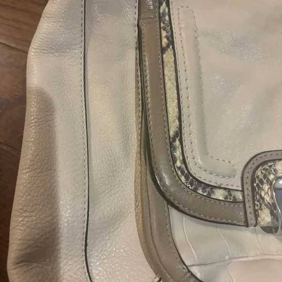 Cream Coach Shoulder Bag - Picture 6 of 13